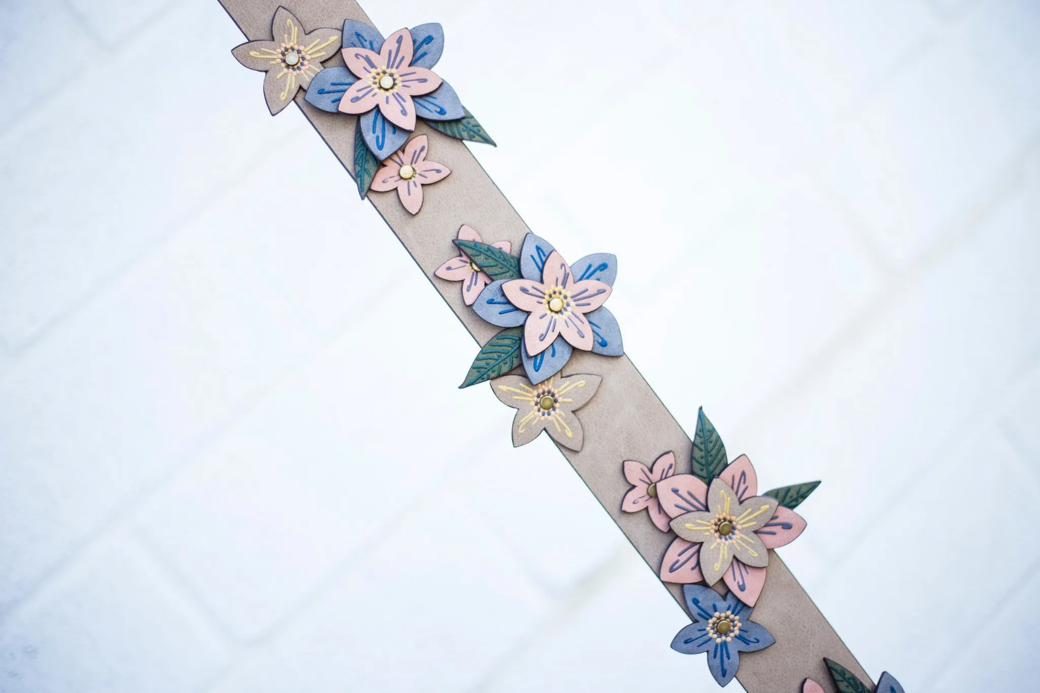 3D Floral Guitar Strap in Birch